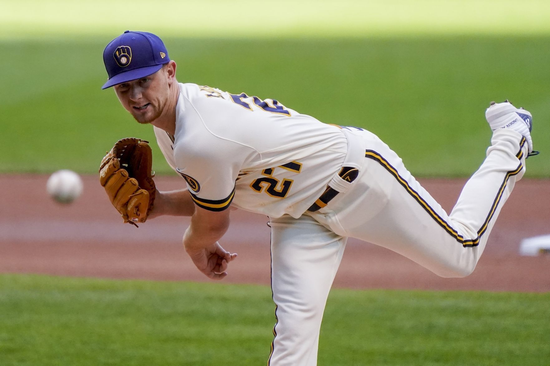 Brewers pitcher Eric Lauer